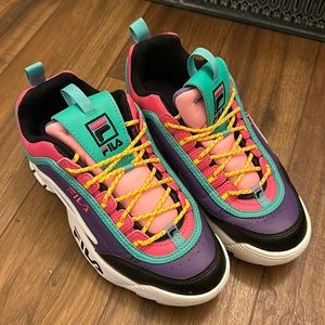 CLOSET CLEAR OUT $25
Fila multi color shoes youth size 6.5